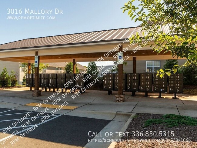 Building Photo - 3016 Mallory Dr