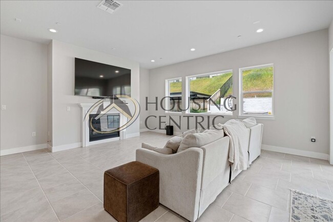 Building Photo - New Construction Executive Rental Home in ...