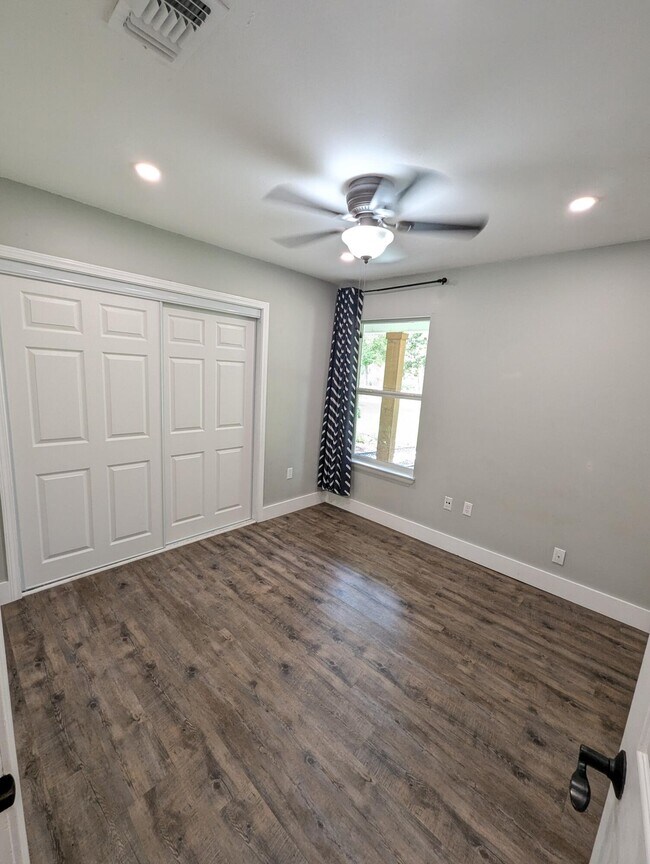 Building Photo - 8717 Sand Pine Dr
