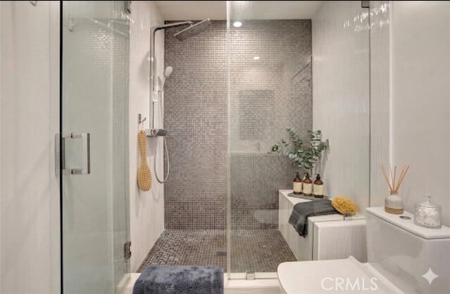 Building Photo - 4450 Hayvenhurst Ave