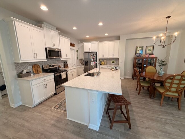 Building Photo - 6001 Fiore Dr