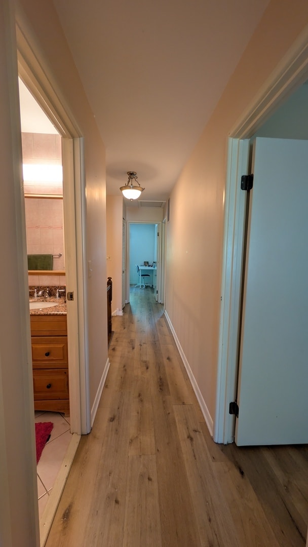 Building Photo - 424 Mallard Dr