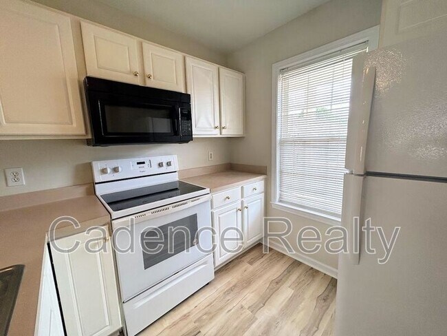 Building Photo - 4619 McClelland Dr