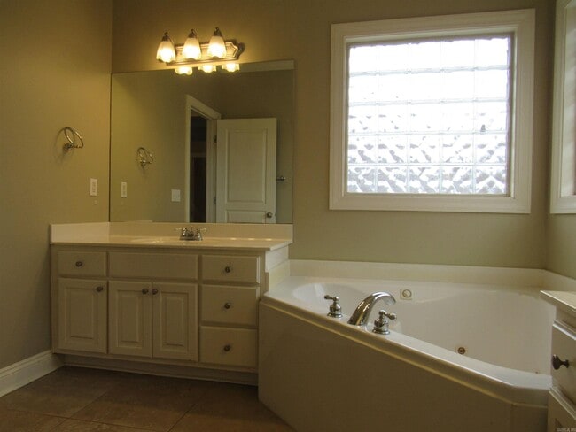 Building Photo - 125 Orleans Dr