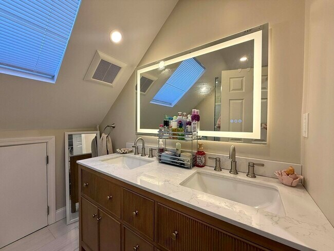 Building Photo - 82 Elmer Rd