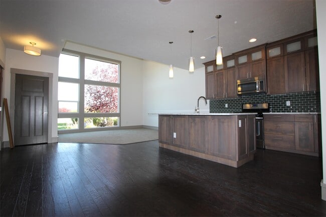 Building Photo - 1271 E Lone Creek Dr