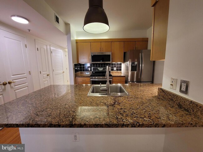 Building Photo - 616 E Street NW Unit 1007