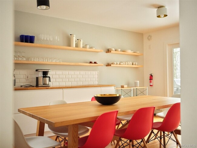 Building Photo - 285 Circle Rd