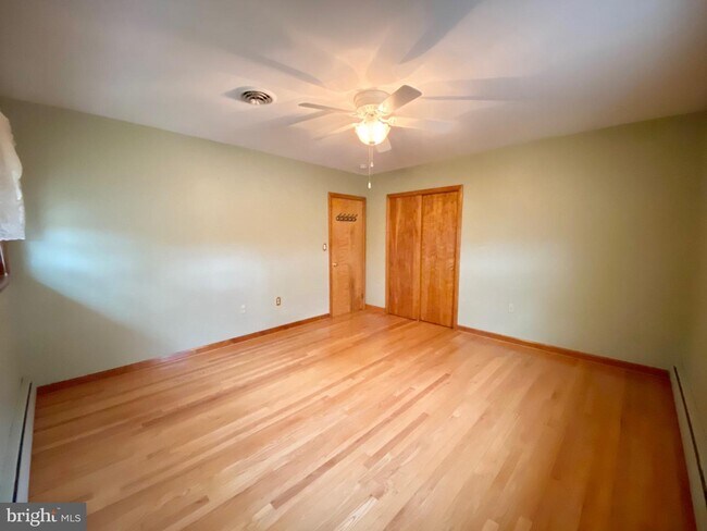 Building Photo - 515 Lakeview Ave