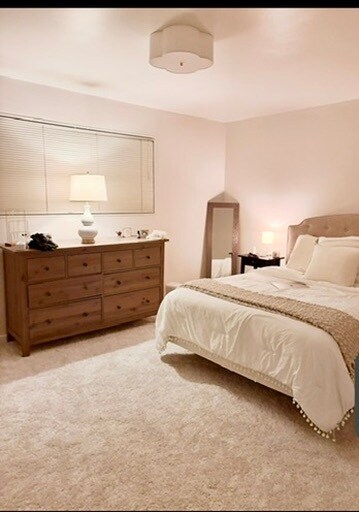 Building Photo - 10618 Kenilworth Ave