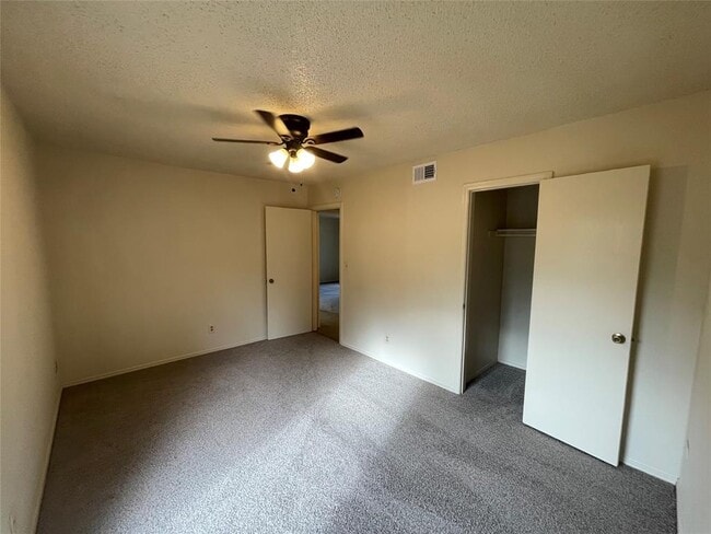 Building Photo - 113 Hillside Dr