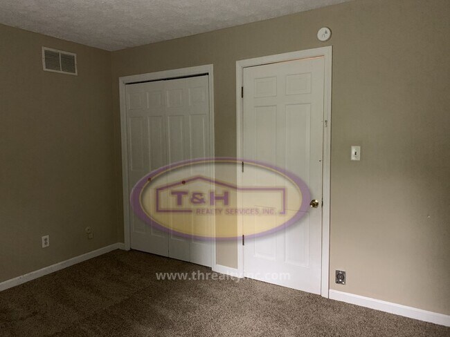 Building Photo - Spacious Home in Perry Township!