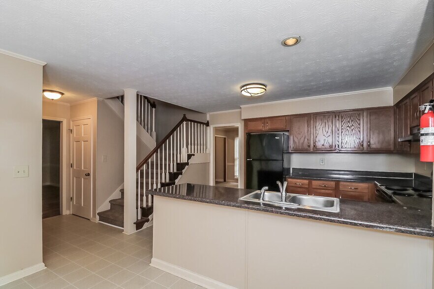 Building Photo - 2481 Meadowglen Trail