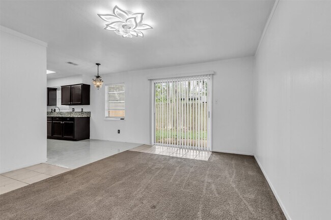 Building Photo - 12110 Panay Dr