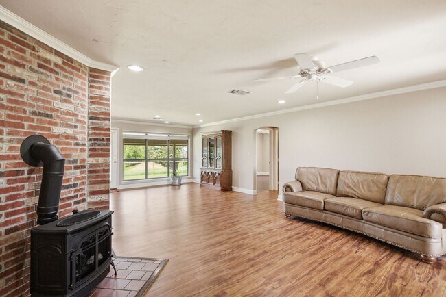 Building Photo - Country Home with Pond, Horse Pens & Optional Additional Pasture