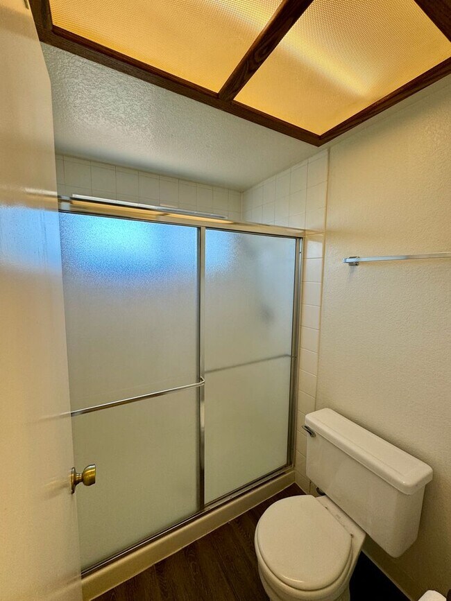 Building Photo - Spacious Home Located in the Desired Diabl...