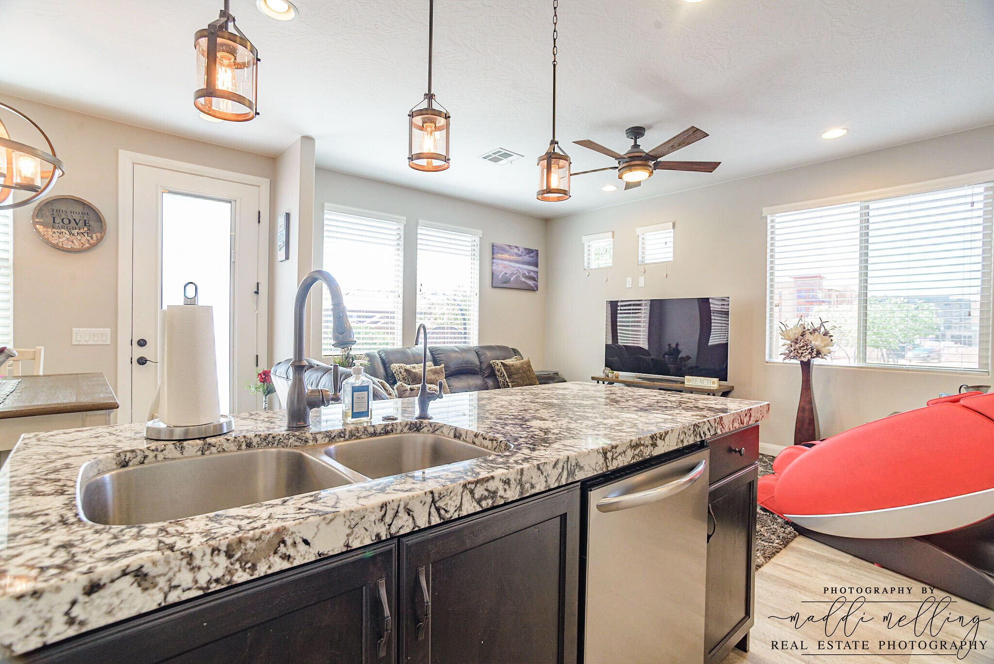 Building Photo - 325 N Red Stone Rd