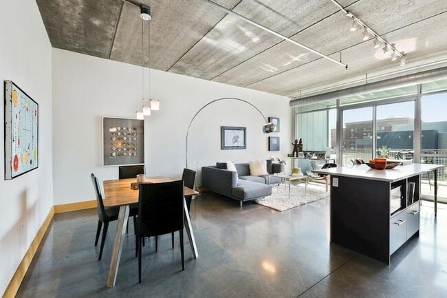 Building Photo - 345 N 6th Ave