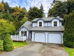 Building Photo - 1081 NE Shadybrook Ct