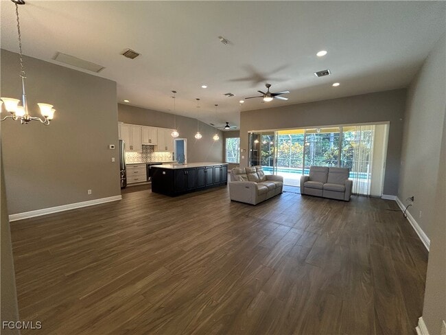 Building Photo - 9947 Colonial Walk N