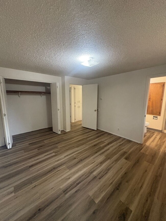 Building Photo - 3 Bedroom, 2 Bathroom House in Bethel-Dane...