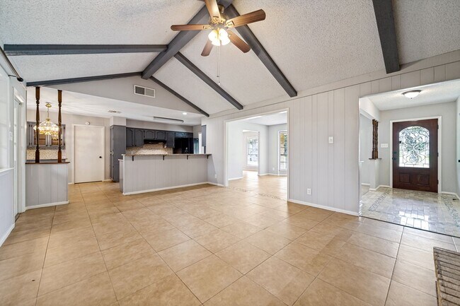 Building Photo - 313 Sagecrest Dr