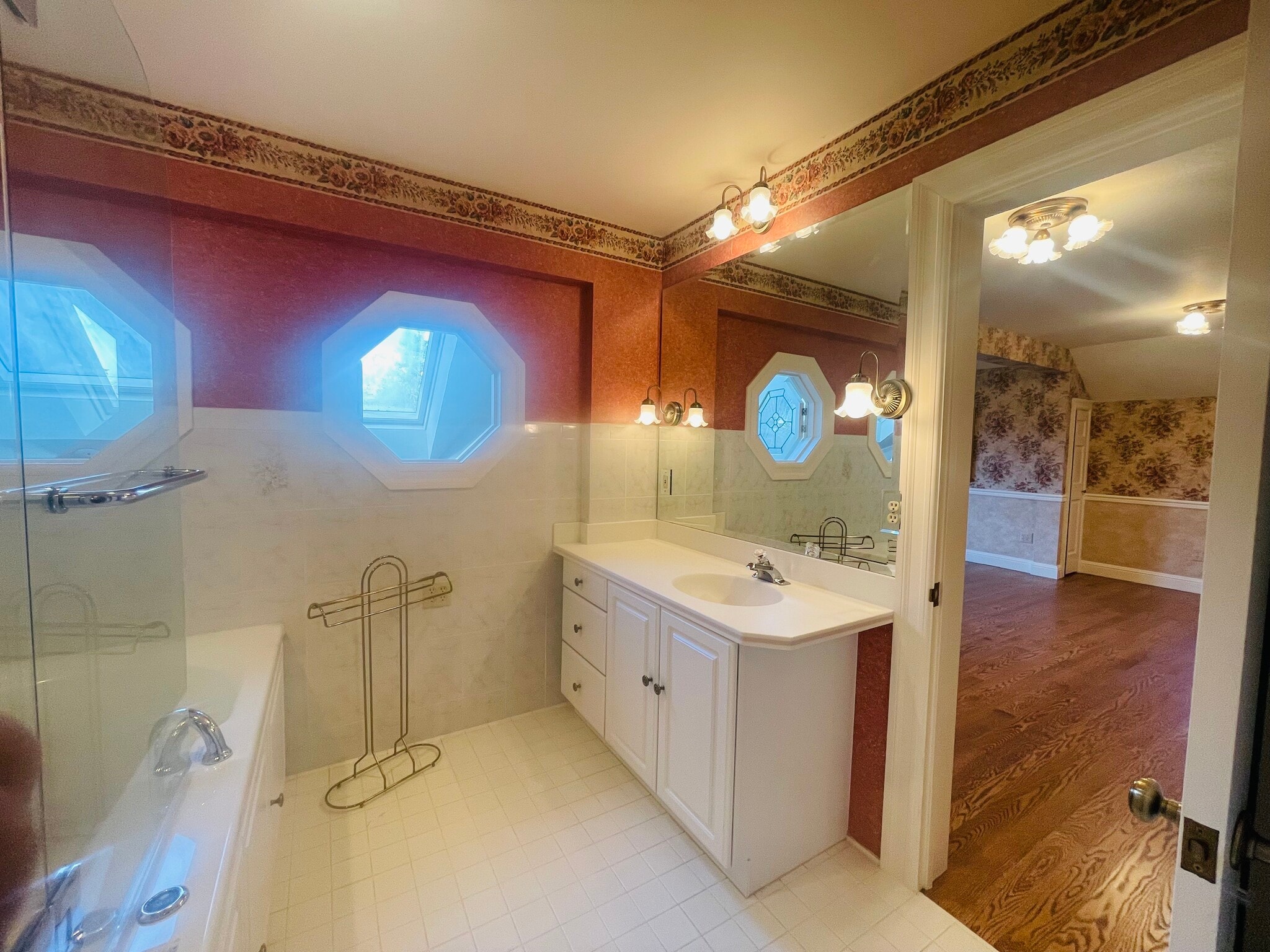 Building Photo - 200 Iris Way