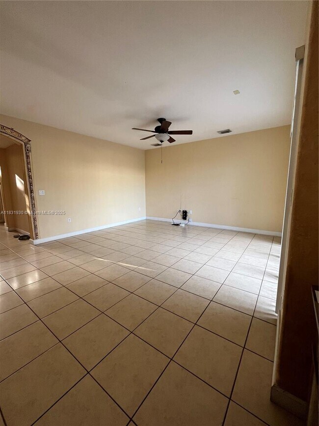 Building Photo - 9140 SW 153rd Ave