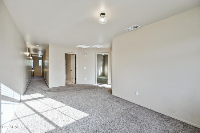 Building Photo - 2060 E Heartwood Ln