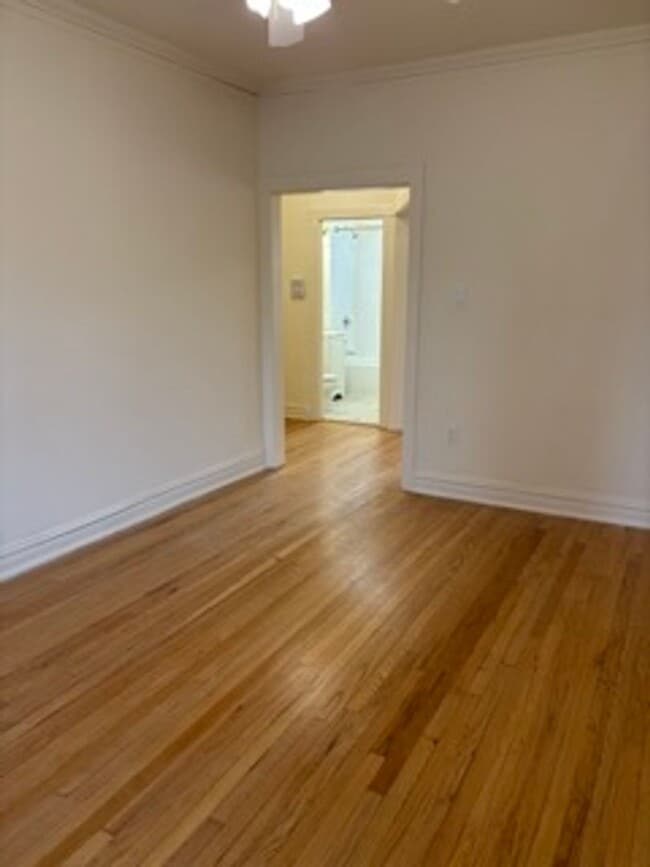 Building Photo - Wrigley Field Just A Mile Away - One Bedroom