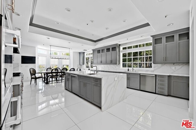 Building Photo - 2387 Stratford Cir
