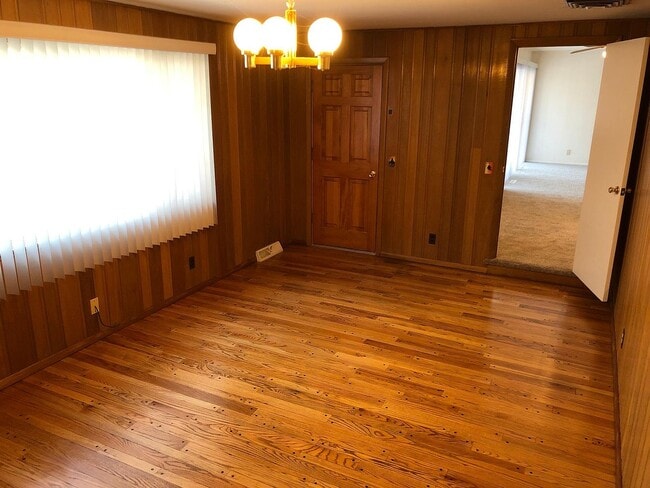 Building Photo - 7309 Dellwood Rd NE