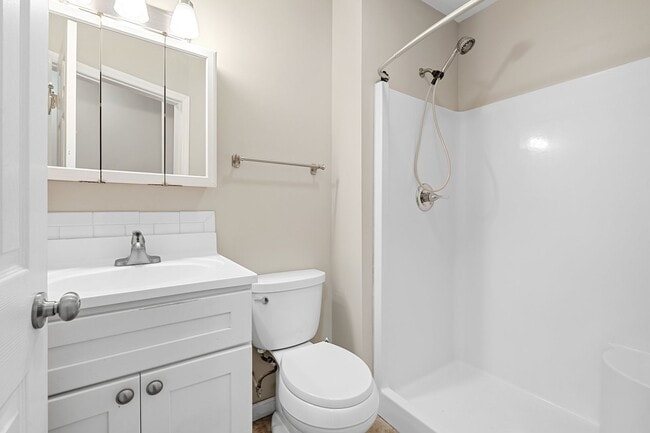 Building Photo - 2 Bedroom 2 Bath Brick Home Nestled In Gre...