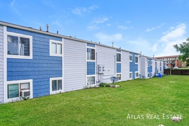 Building Photo - 4479 E Pikes Peak Ave