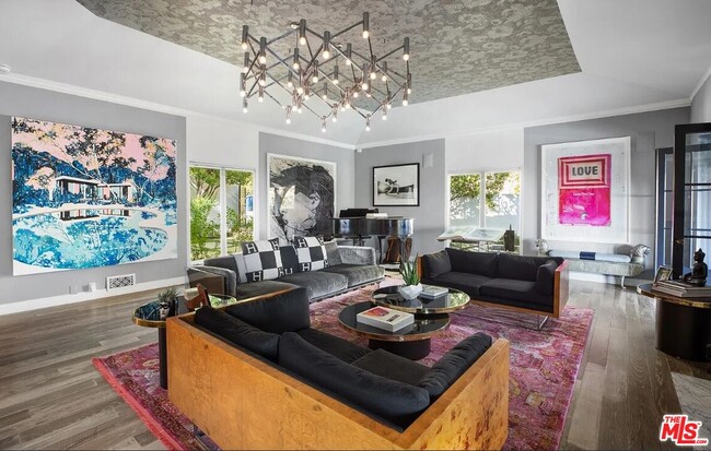 Building Photo - 1514 Sunset Plaza Dr