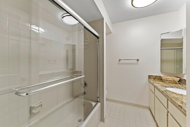 Building Photo - 527 Brackenwood Pl