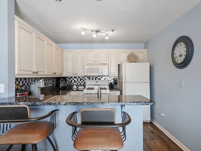 Building Photo - Bright & Spacious 2BR/2BA Condo with Covered Parking Near Train Station