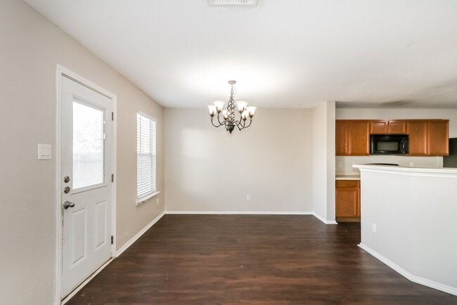 Building Photo - 16406 Chandler Ridge Ln