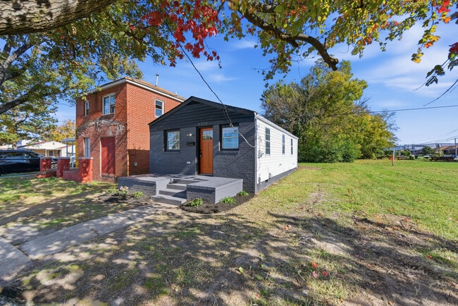 Building Photo - 4308 Roanoke Ave