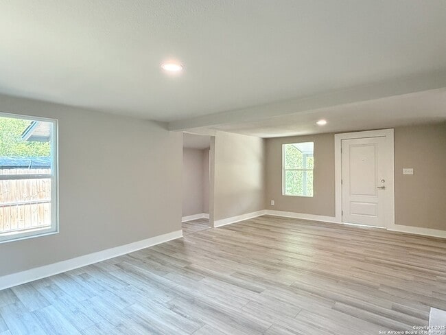 Building Photo - 312 Avondale Ave