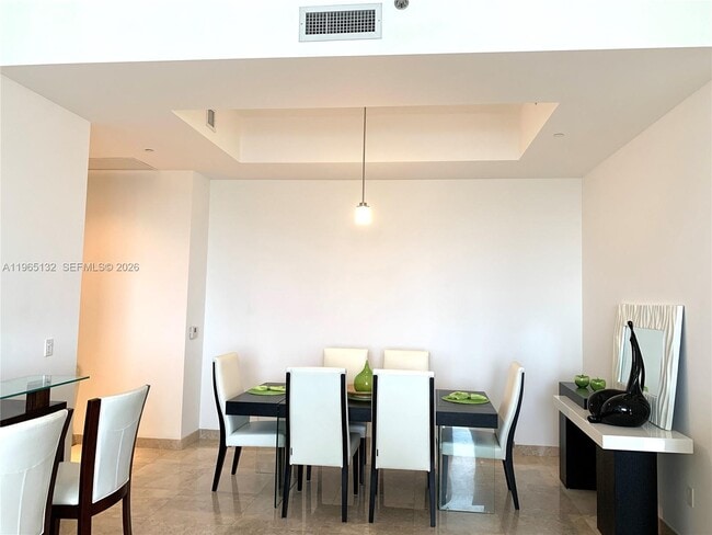 Building Photo - 16001 Collins Ave