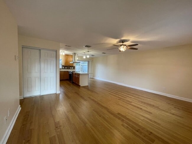 Building Photo - COUUNTRYSIDE CUTIE