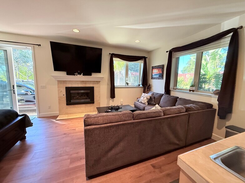 Building Photo - 431 Vista del Mar Dr