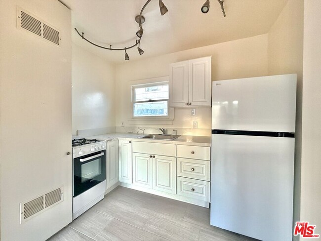 Building Photo - 1922 Preston Ave