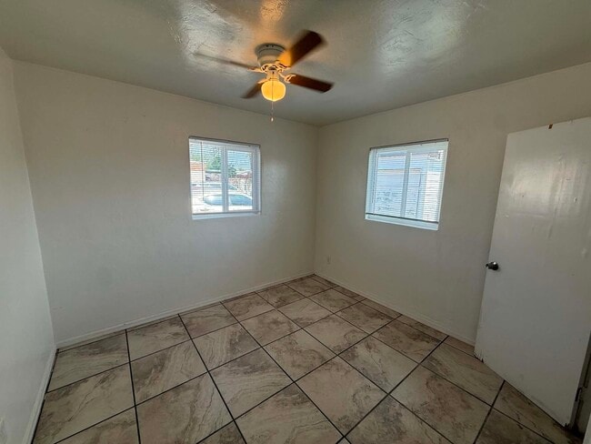 Building Photo - 4634 E Montecito St