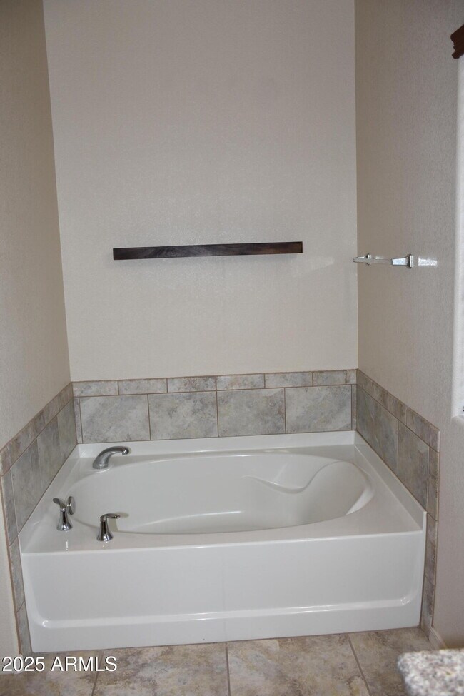 Building Photo - 4520 Leisure Ln
