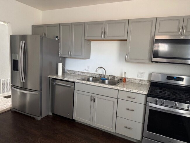 Building Photo - ALL PROSPECTIVE TENANTS MUST SUBMIT A $58 NON-REFUNDABLE APPLICATION FEE PER APPLICANT ONLINE AND...