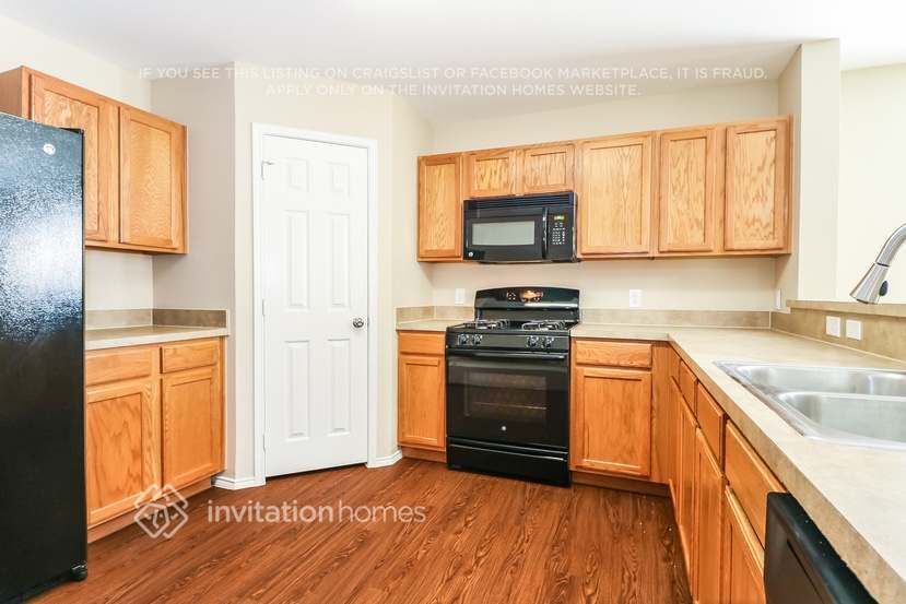 Building Photo - 3878 Pinebluff Ln