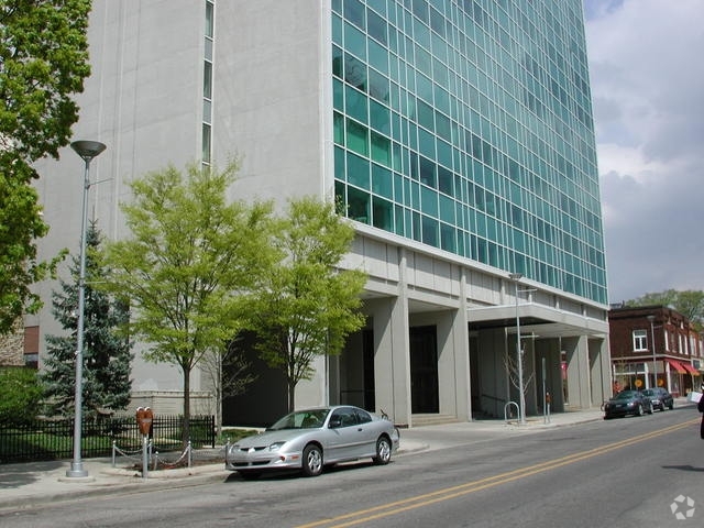 Building Photo - Tower Plaza