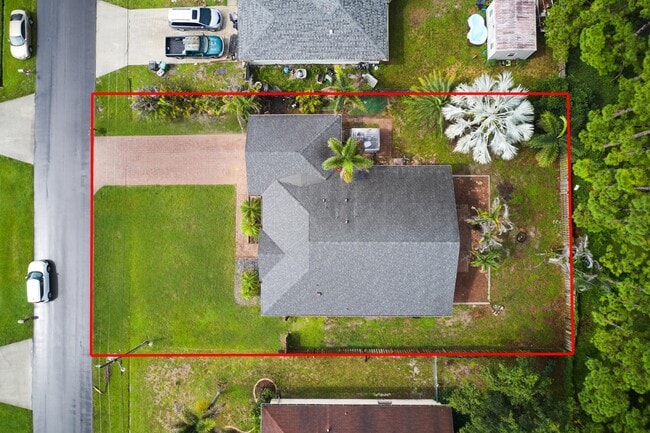 Building Photo - 4059 SW Kamsler St
